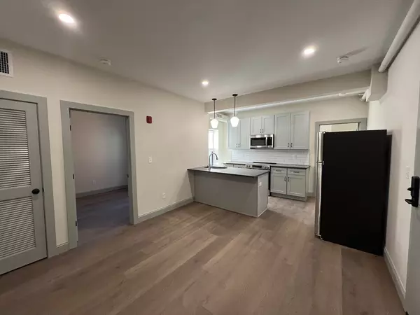 160 Seabury St #13, Fall River, MA 02720