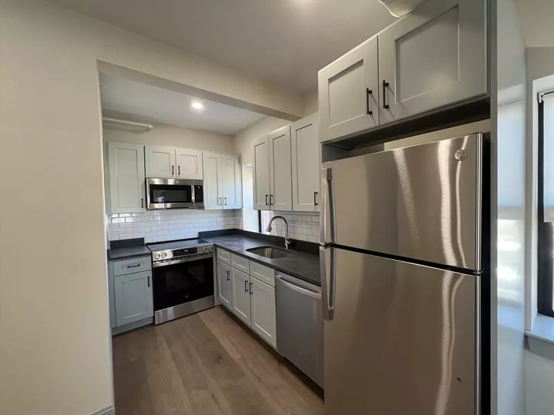 160 Seabury St #14, Fall River, MA 02720