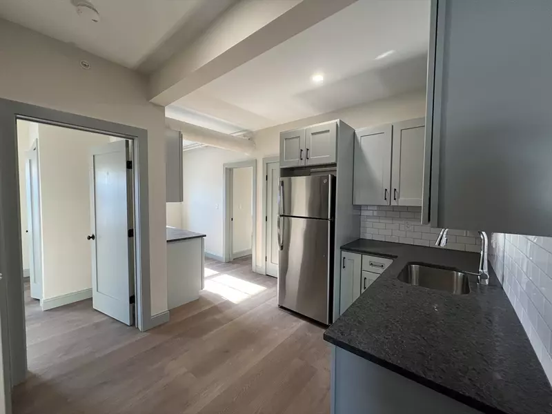 160 Seabury St #15, Fall River, MA 02720