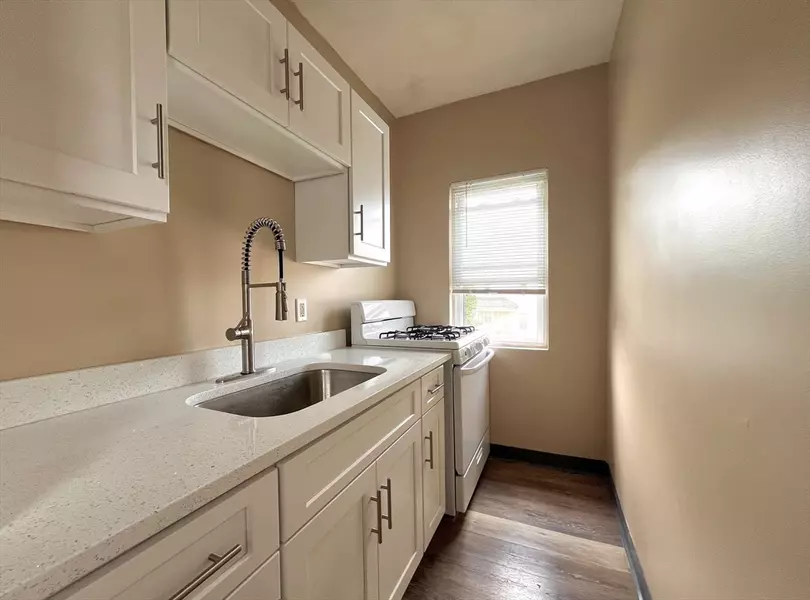 25 Oakland Ave #3R, Everett, MA 02149