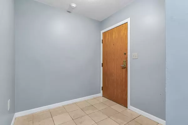 Chelsea, MA 02150,165 Cottage Street #711