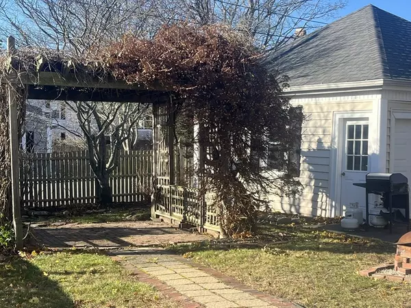 Salem, MA 01970,11 Sumner Road