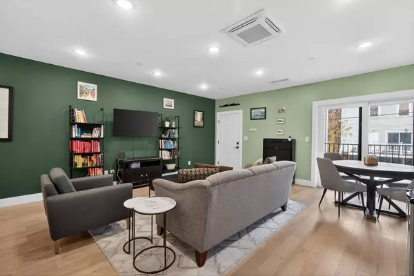 Chelsea, MA 02150,208 Spencer Ave #4