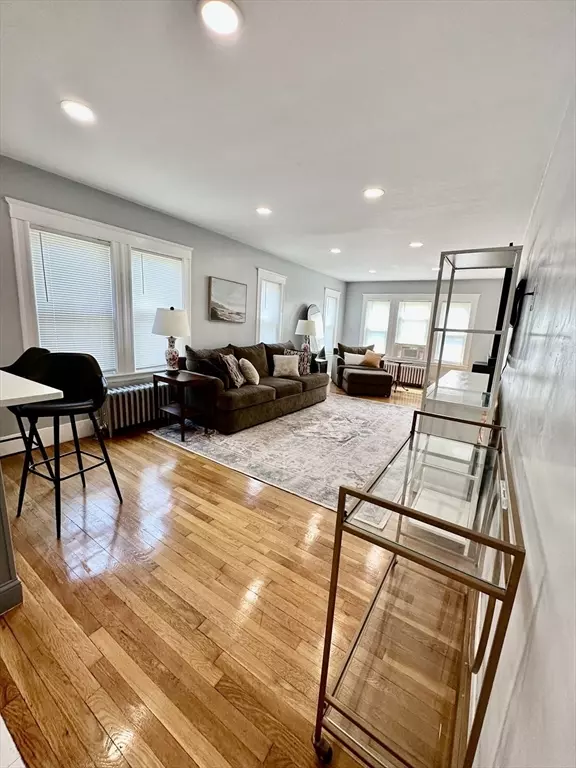 Newton, MA 02460,16 Colonial Ave #1