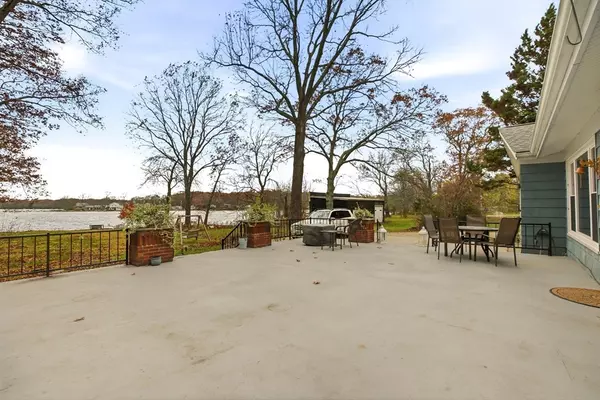 Tiverton, RI 02878,507R Stafford