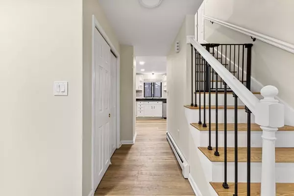 Upton, MA 01568,13 Plain St