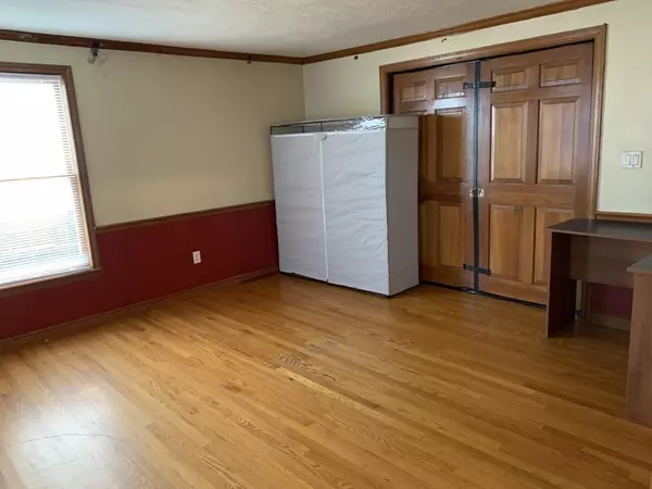 Framingham, MA 01702,2 Canterbury Pl