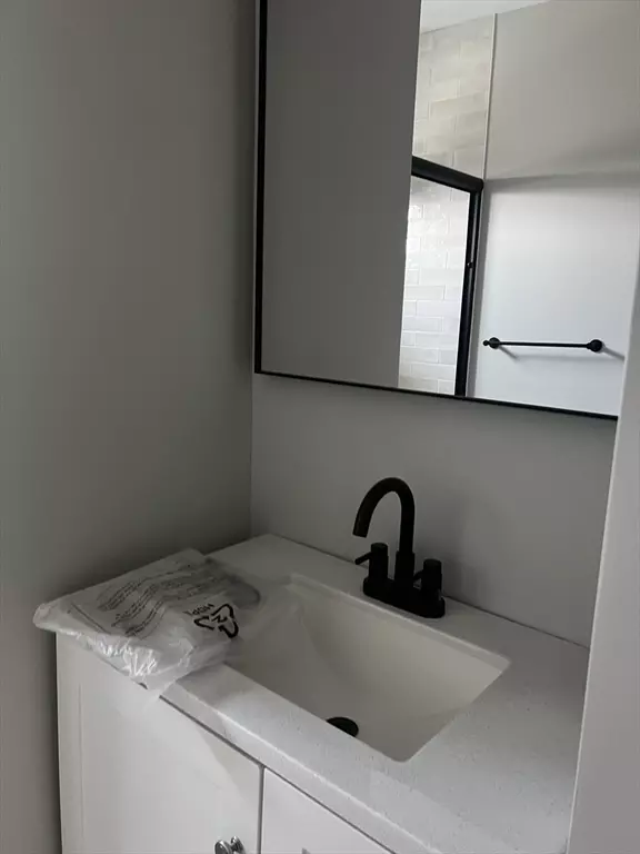 Fall River, MA 02723,2039 Pleasant St #2