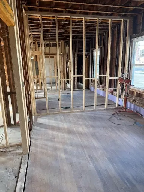 Brockton, MA 02301,863 N Main St