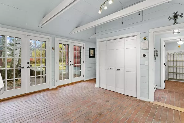 New Boston, NH 03070,252 Clark Hill Rd