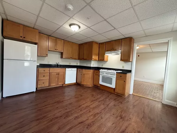 Middleboro, MA 02346,866 Centre St #1