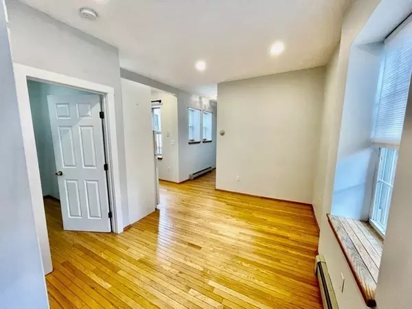 Boston, MA 02113,15 Thacher Court #2