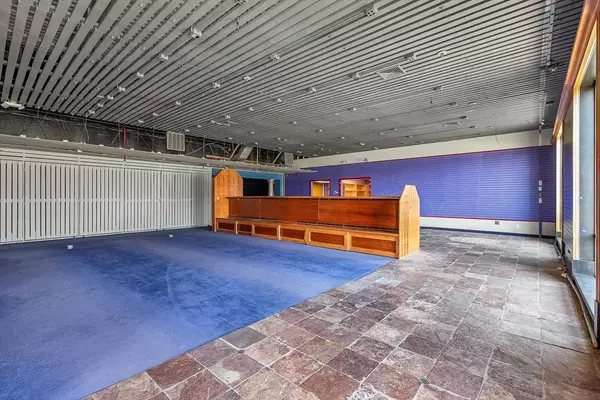 Danvers, MA 01923,120 Andover St #3