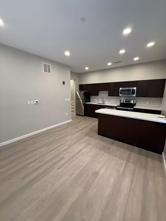 Worcester, MA 01609,6 Chatham Street #308