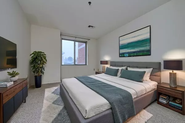 Newton, MA 02464,193 Oak St #403