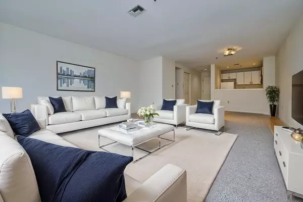 Newton, MA 02464,193 Oak St #403