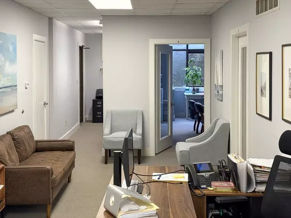 Barnstable, MA 02655,5 Parker Rd