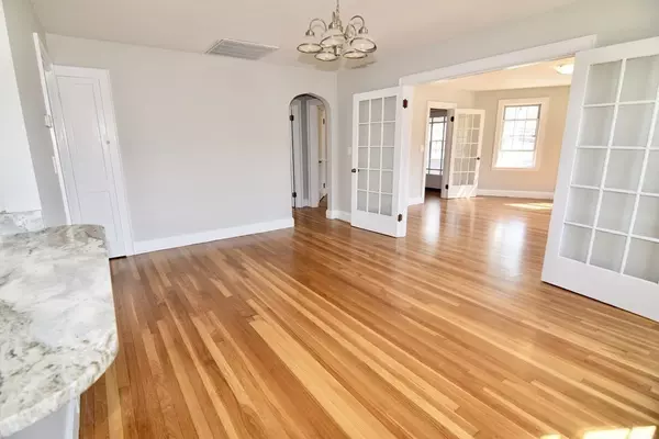 Norwood, MA 02062,98 Dean Street #2