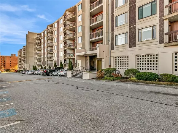 Framingham, MA 01702,1500 Worcester Rd #221