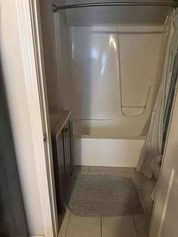 Nashua, NH 03060,101 West Hollis #1