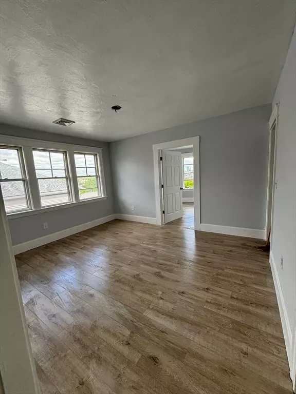 Worcester, MA 01610,12 Hillside St