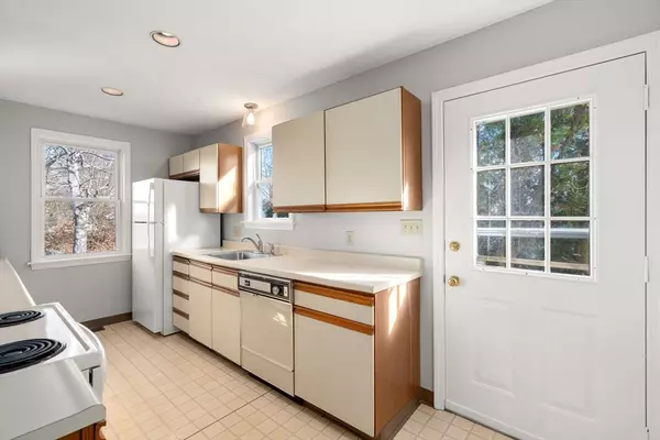 Salem, MA 01970,36 Irving St #B