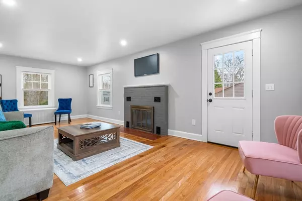 Dudley, MA 01571,7 Dudley Hill Rd