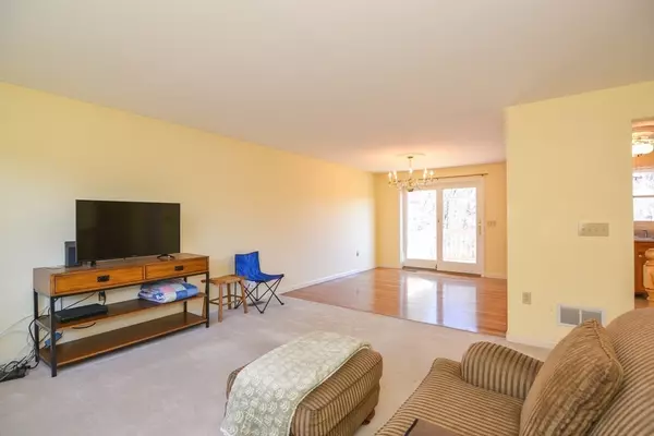 Pelham, NH 03076,508 Mammoth Rd