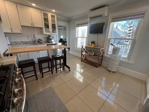 Wakefield, MA 01880,17 Emerson St #2