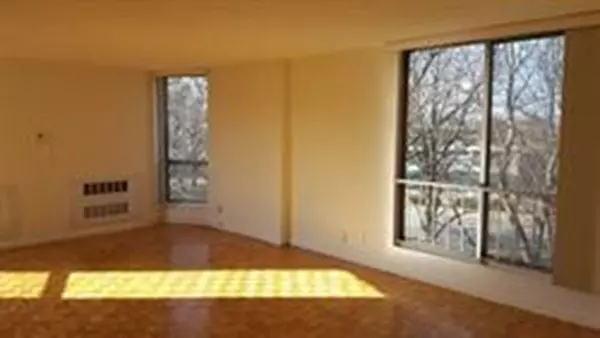 Brookline, MA 02445,44 Washington Street #817