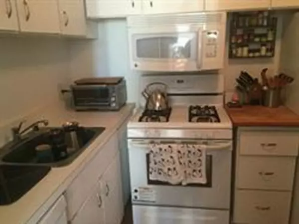 Brookline, MA 02445,44 Washington Street #817