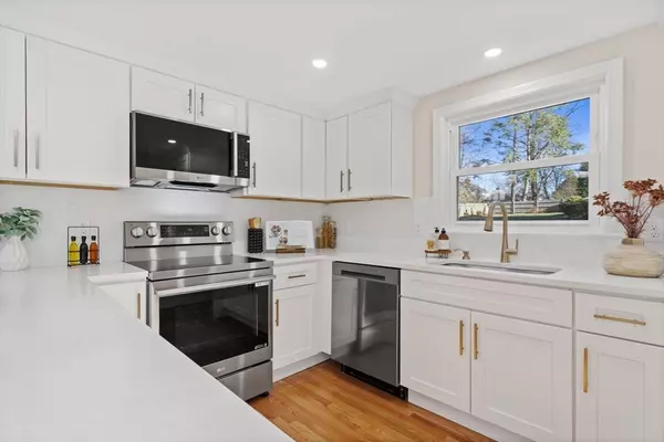 Dedham, MA 02026,6 Puritan Ln