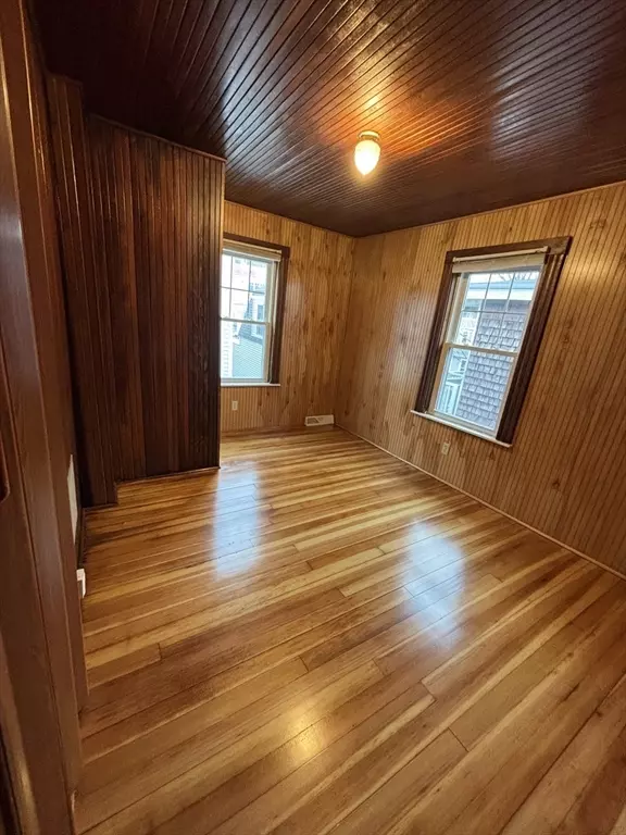 Nahant, MA 01908,34 Maple Ave #2