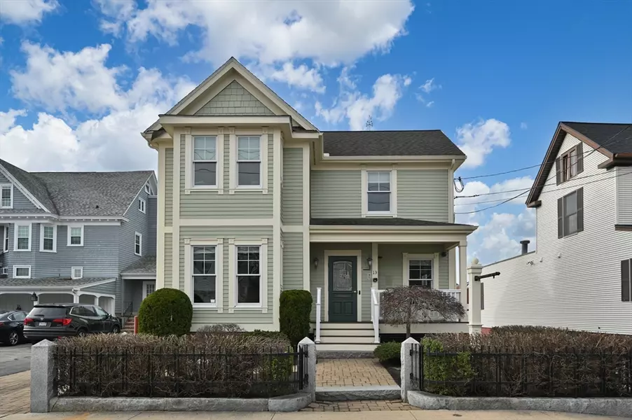 13 Bartlet St, Andover, MA 01810