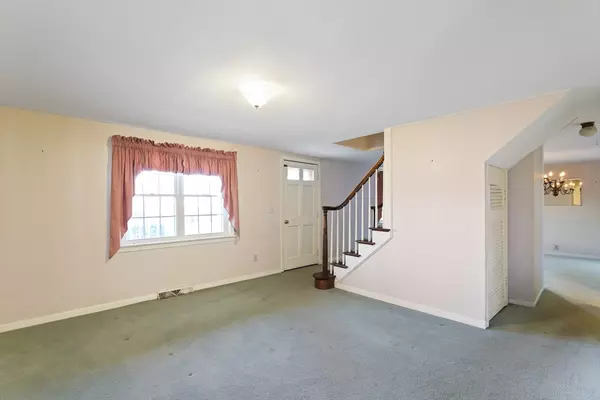 Walpole, MA 02081,22 Coolidge Rd