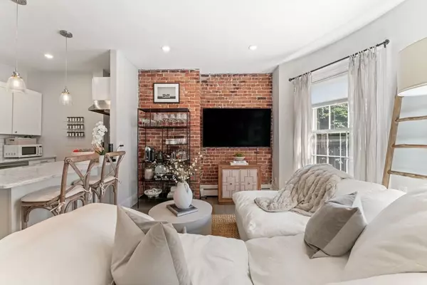 Boston, MA 02118,91 Waltham St #4