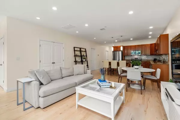 Boston, MA 02128,371 Maverick St #2