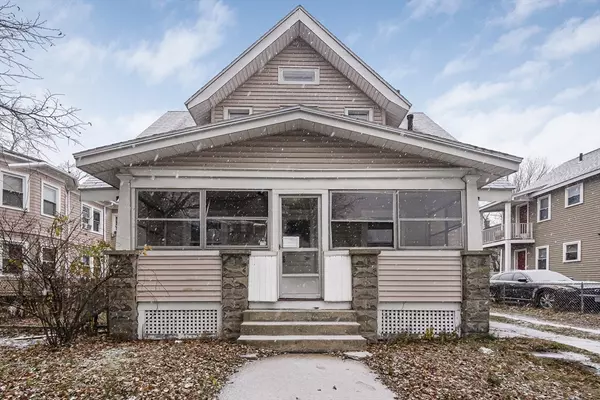 62 Kenyon St, Springfield, MA 01109