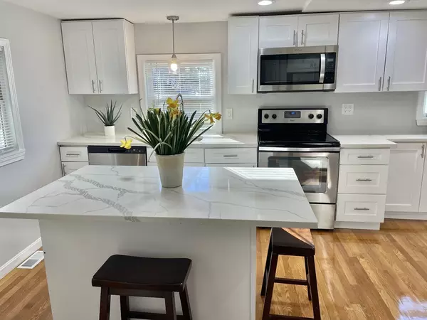 Amesbury, MA 01913,20 Hillside Ct