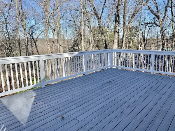 Amesbury, MA 01913,20 Hillside Ct