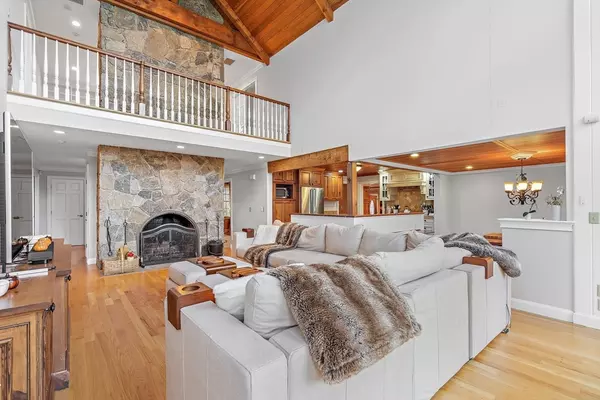 Southborough, MA 01772,14 Wolfpen Ln