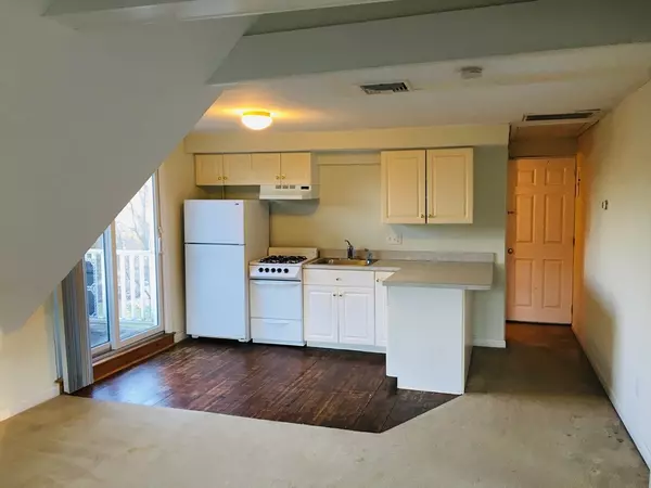 Milford, MA 01757,161 Cedar St #4