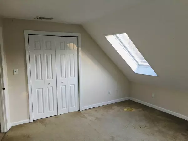 Milford, MA 01757,161 Cedar St #4