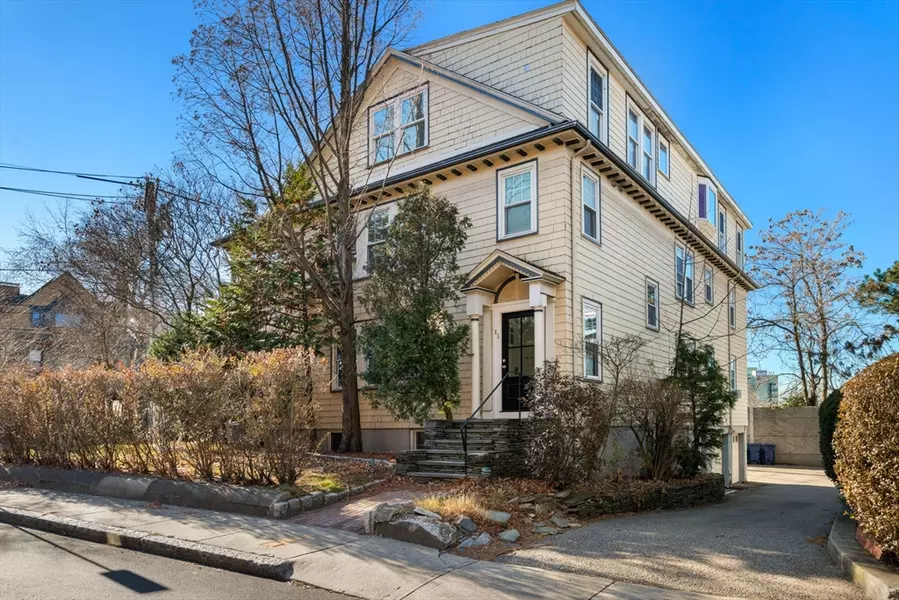 65-67 Saint James Circle, Newton, MA 02458