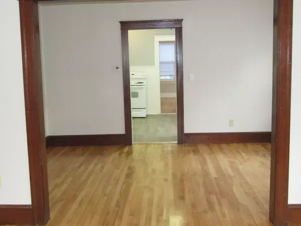 Worcester, MA 01605,323 Lincoln Street #2R