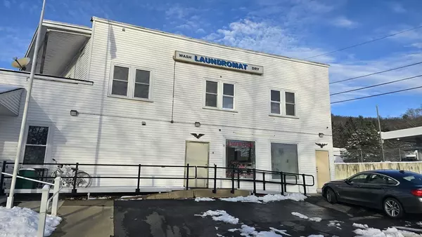 Hardwick, MA 01031,14 Prospect St