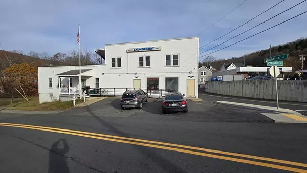 Hardwick, MA 01031,14 Prospect St