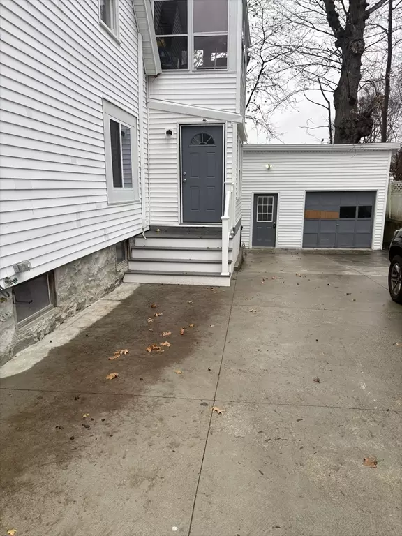 Dracut, MA 01826,23 Griggs Street #1