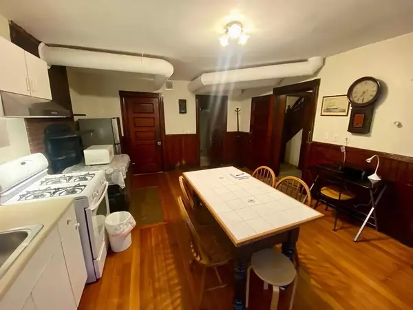 Boston, MA 02215,72 Bay State Road #G