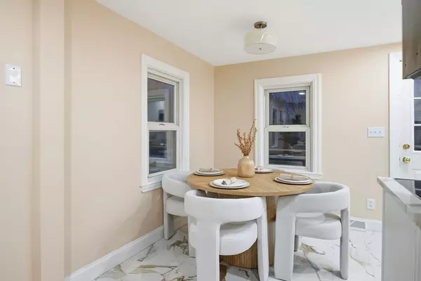 Abington, MA 02351,78 Linda